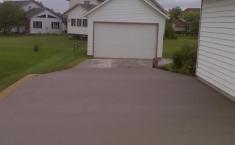 aarons_driveway_to_shed.jpeg