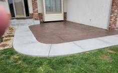 Bauer Sidewalk and Stamped Front Patio
